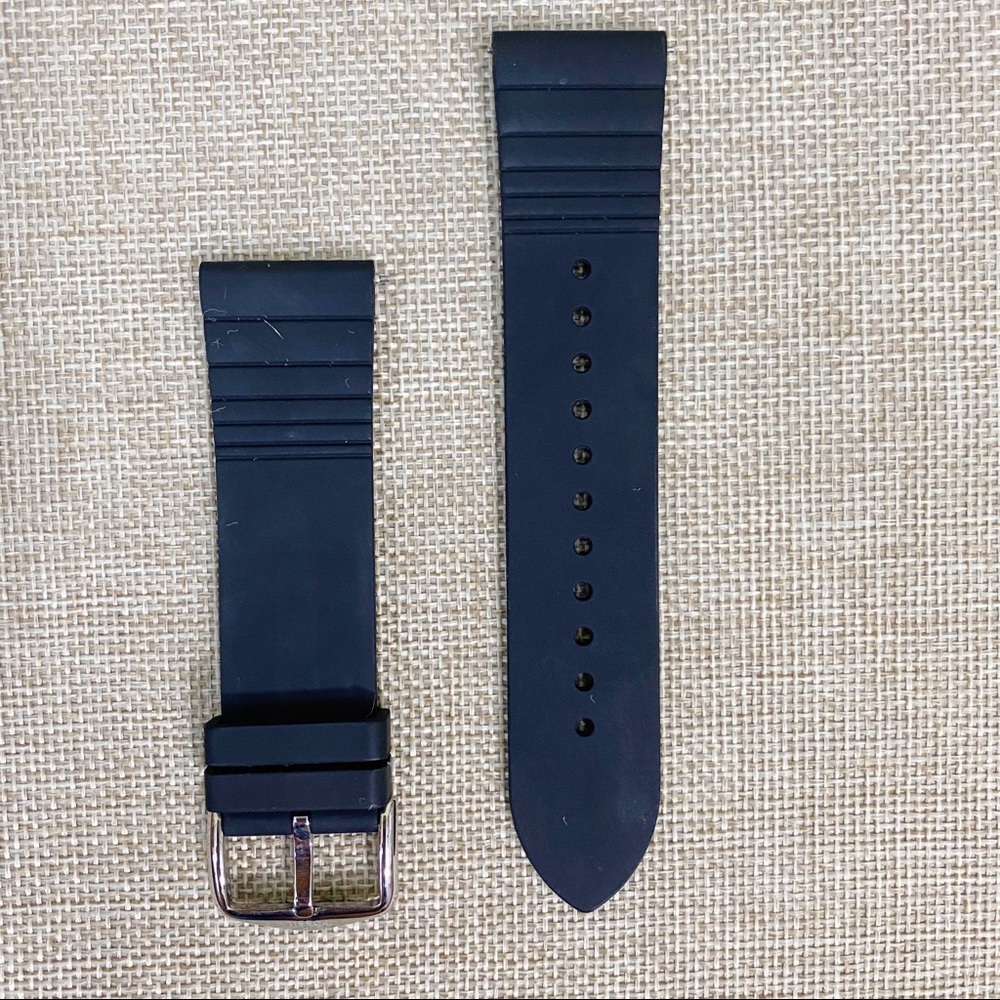 FOSSIL black silicone 22mm smartwatch band - Picture 1 of 3